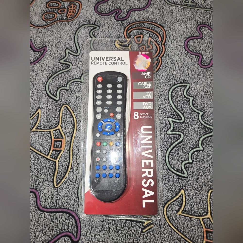 Universal Remote Control - Controls 8 devices - Momentum Brands (60-689199)